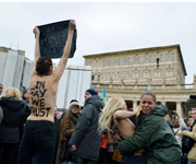 manifestanti gruppo 'Femen' a S.Pietro