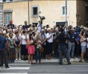 Il Papa al Centro Astalli - i conventi vuoti non si trasformino in alberghi, sono per la carne di Cristo, i rifugiati