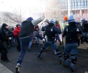 Blitz degli studenti al Pirellone, scontri con la polizia - 16 dicembre 2013