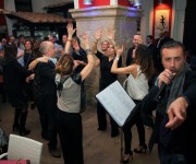 Enzo Guariglia coinvolge tutti nel ballo - Riscuote gran successo, al 'Gaudì' di Benevento, l'evento 'Incontriamoci all'Arco'