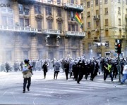 Genova-G8_2001-Carica_della_polizia