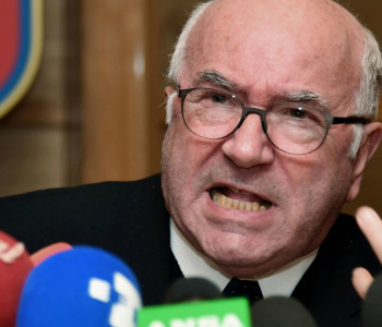 IL GRAFFIO DI VENTONUOVO/ Calcio italiano al collasso da tempo: le dimissioni “urlate” di Tavecchio sono l’ennesimo episodio gattopardesco. Tutto deve cambiare perchè tutto resti come prima