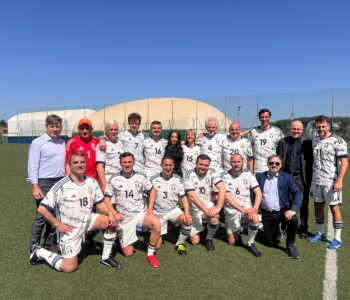 Carmen De Gironimo madrina in campo con la Nazionale Italiana Parlamentari, per iniziativa di Remo De Bellis “Partita del Cuore, Oltre gli Ostacoli”
