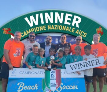 Beach soccer AiCS, al via la Youth Summer League 2026: dodici tappe verso le finali nazionali di Battipaglia