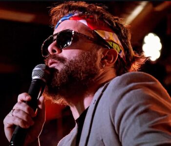 Stefano Romani, interprete poliedrico tra doppiaggio, teatro, radio e musica